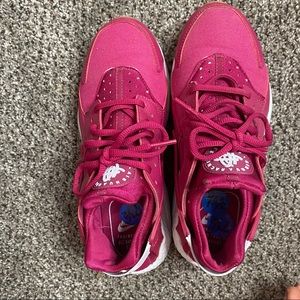 NIKE || magenta pink Hurrache sneakers size 7.5
